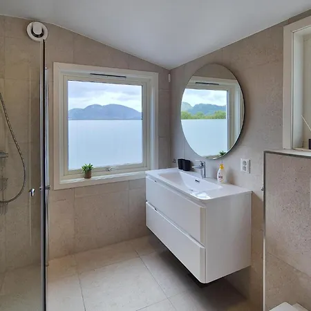 In With House Sea View * Vikebygd