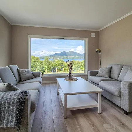 Nyaraló In With House Sea View Vikebygd